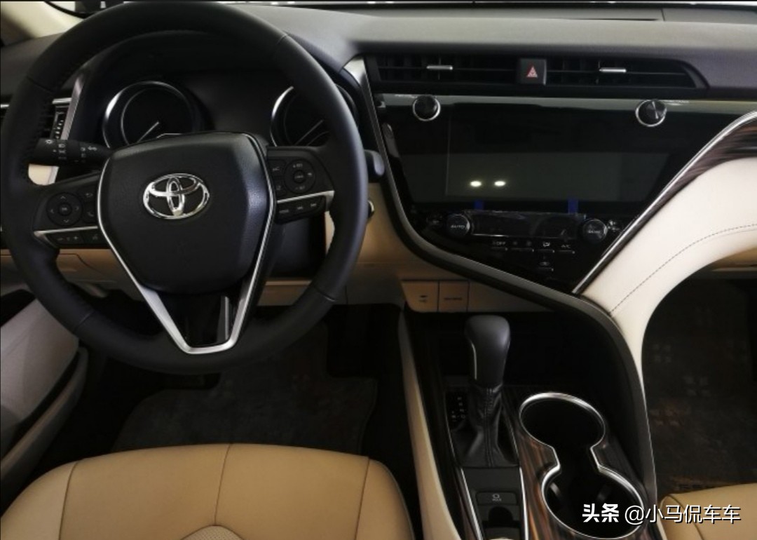 日产天籁跟丰田凯美瑞比油耗,凯美瑞2.0与天籁2.0哪个油耗低