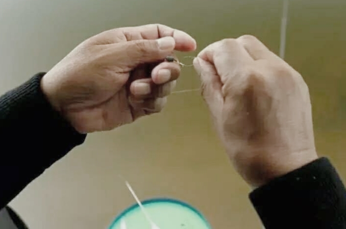 手竿铅坠在下的钓法,野钓流水看竿稍如何放铅坠