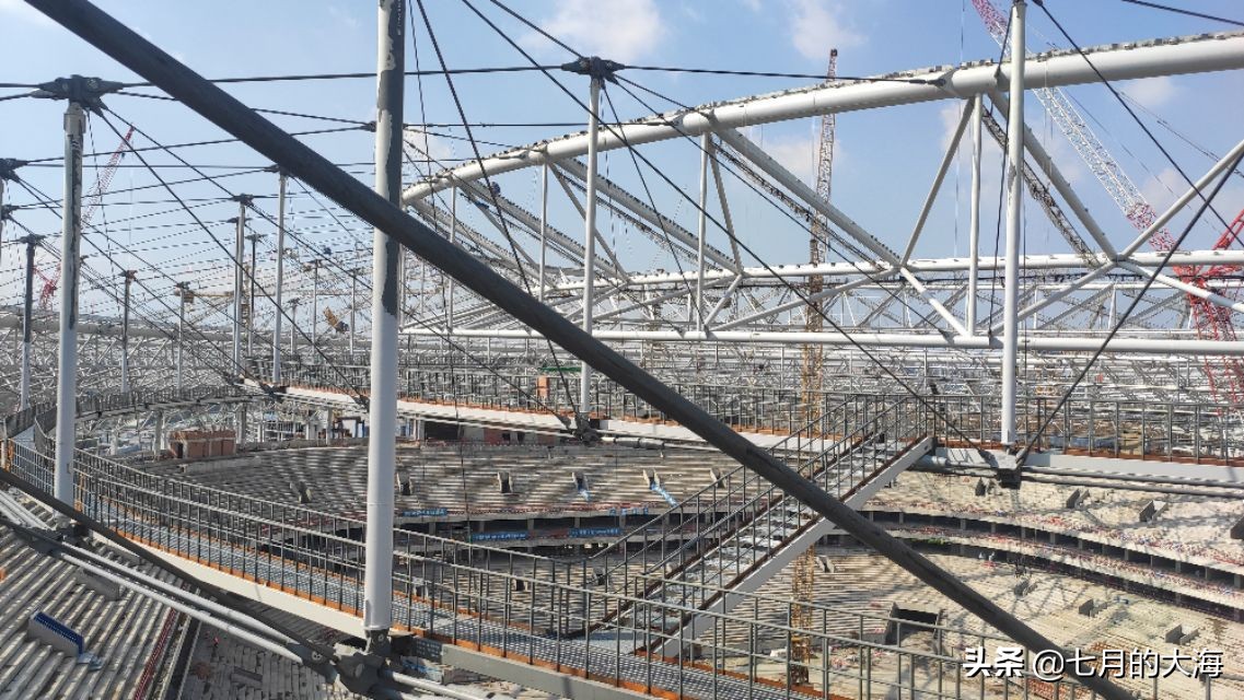 凤凰山体育中心足球场高清,凤凰山体育中心专业足球场