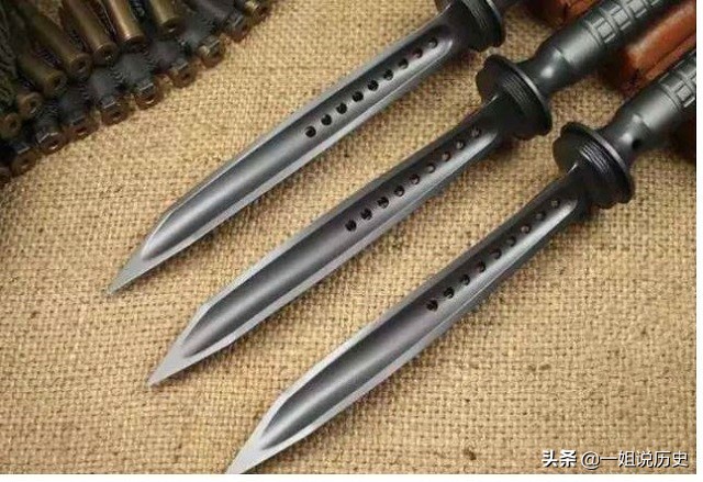 如果你和贝爷去探险,以下*器武**4选1防身,网友:选第4最实用