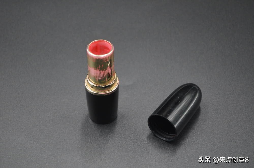 用完的口红不要扔,插一根吸管还有大作用,邻居见了都纷纷学起来