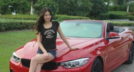 三十多万的428敞篷,当你打开敞篷的那刻,你拥有着她和蓝天