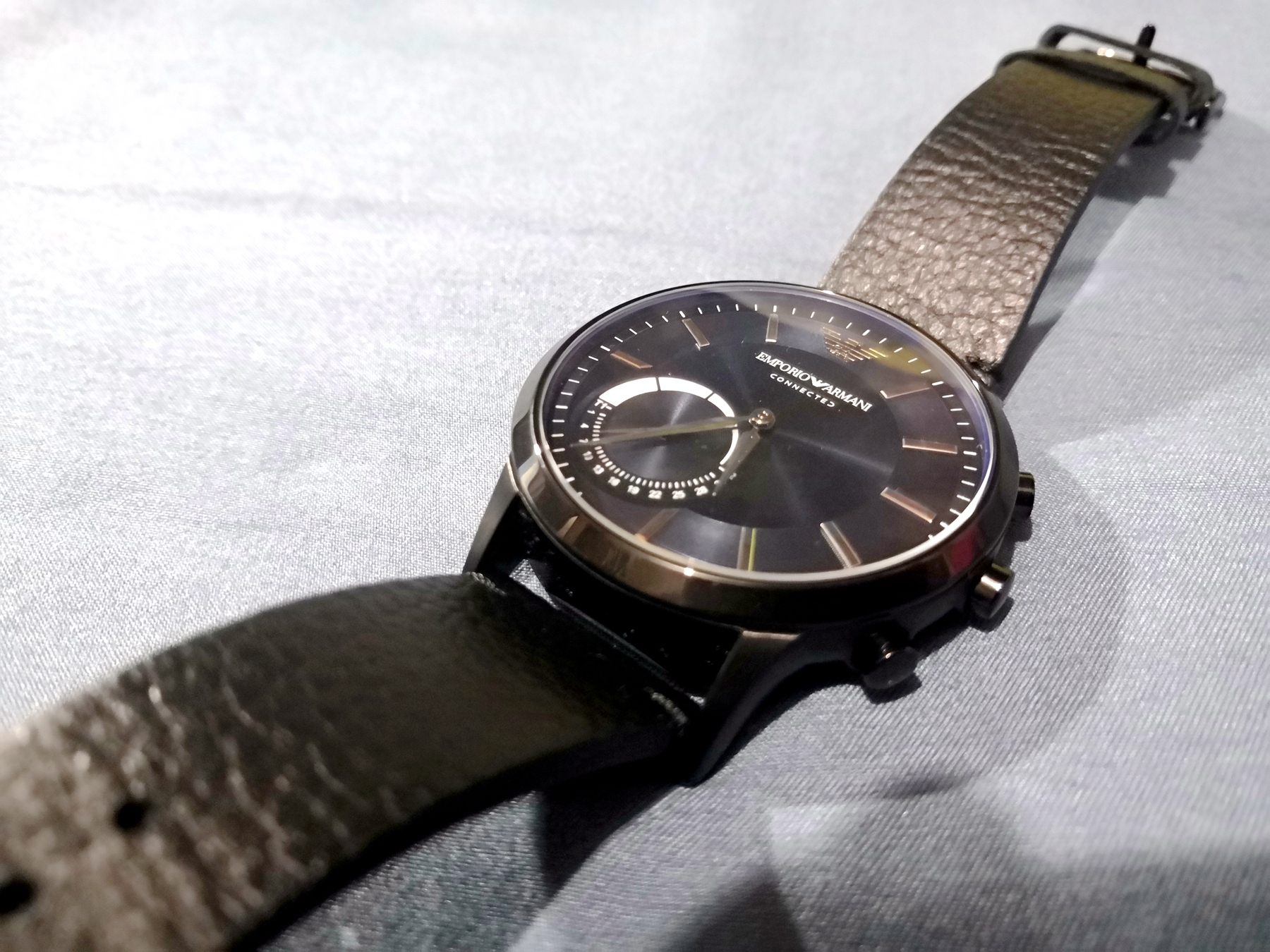 适合年轻人的手表潮牌,阿玛尼镂空手表评测