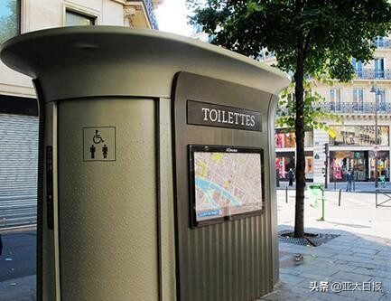 为防情侣“情不自禁”,英国公厕会自动开门喷水柱...