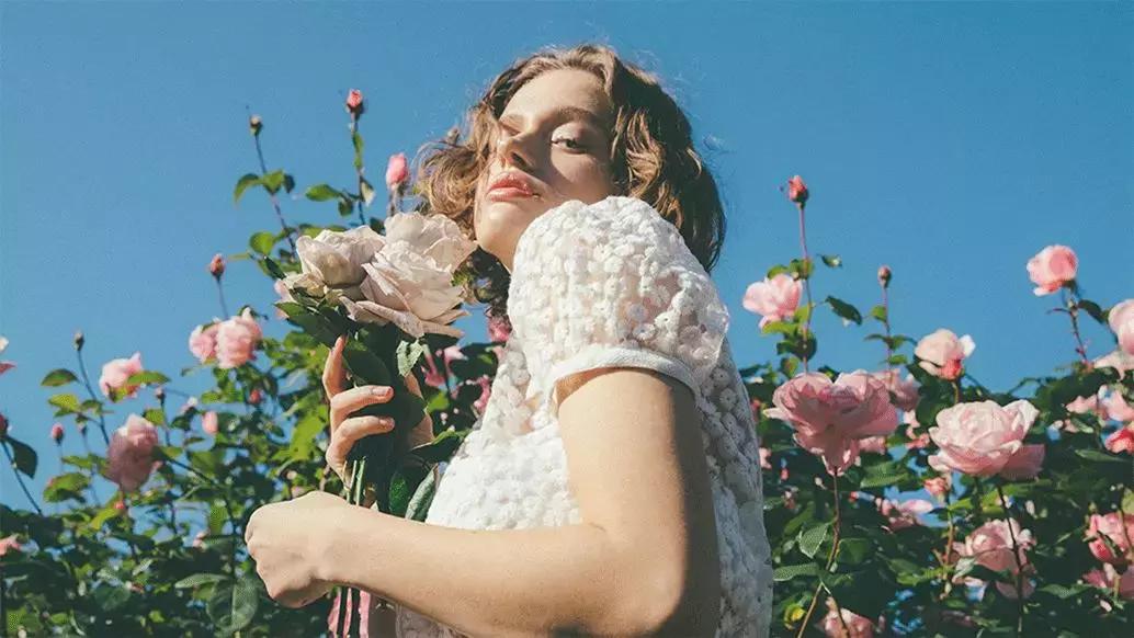 春装连衣裙新款印花蕾丝时尚元素,正品春装宽松蕾丝裙