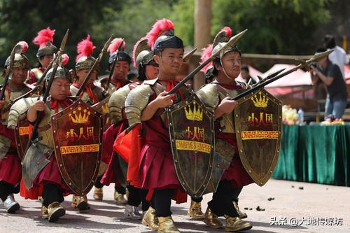疫情下的“小矮人”：被裁员“小人国”成避风港救助？牟利？