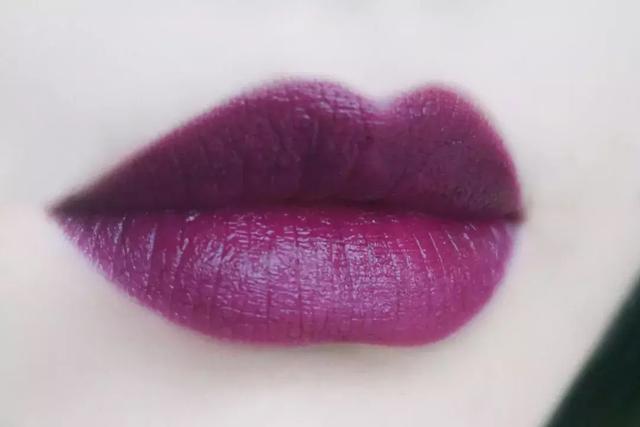 什么色号口红可以叠涂,不同色号口红可以叠涂吗