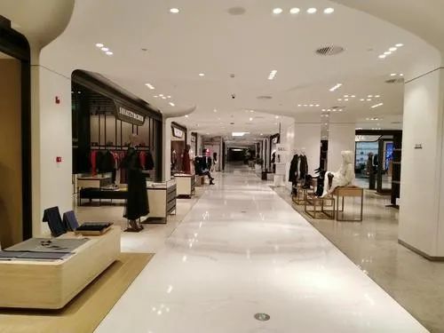 战“疫”行业观察|“云逛街”会是未来服装行业的出路吗?