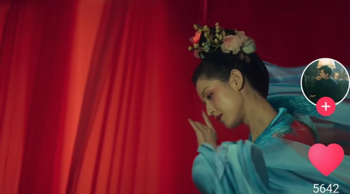 赤狐书生哈妮克孜出场,哈妮克孜赤狐书生跳舞片段