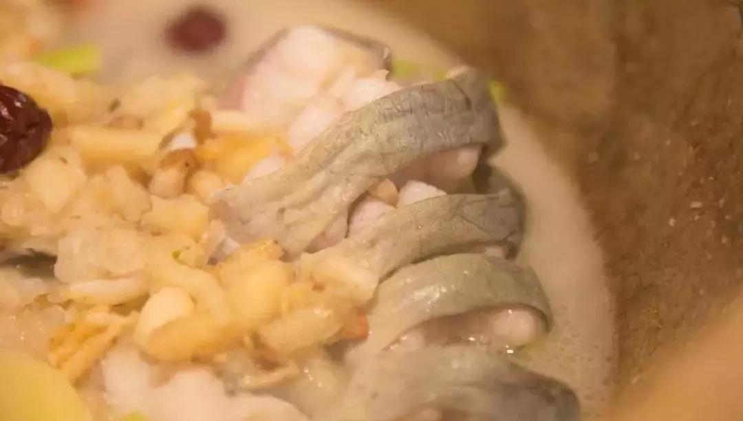 云南蒸汽石锅鱼你吃过吗,云南养生蒸汽石锅鱼