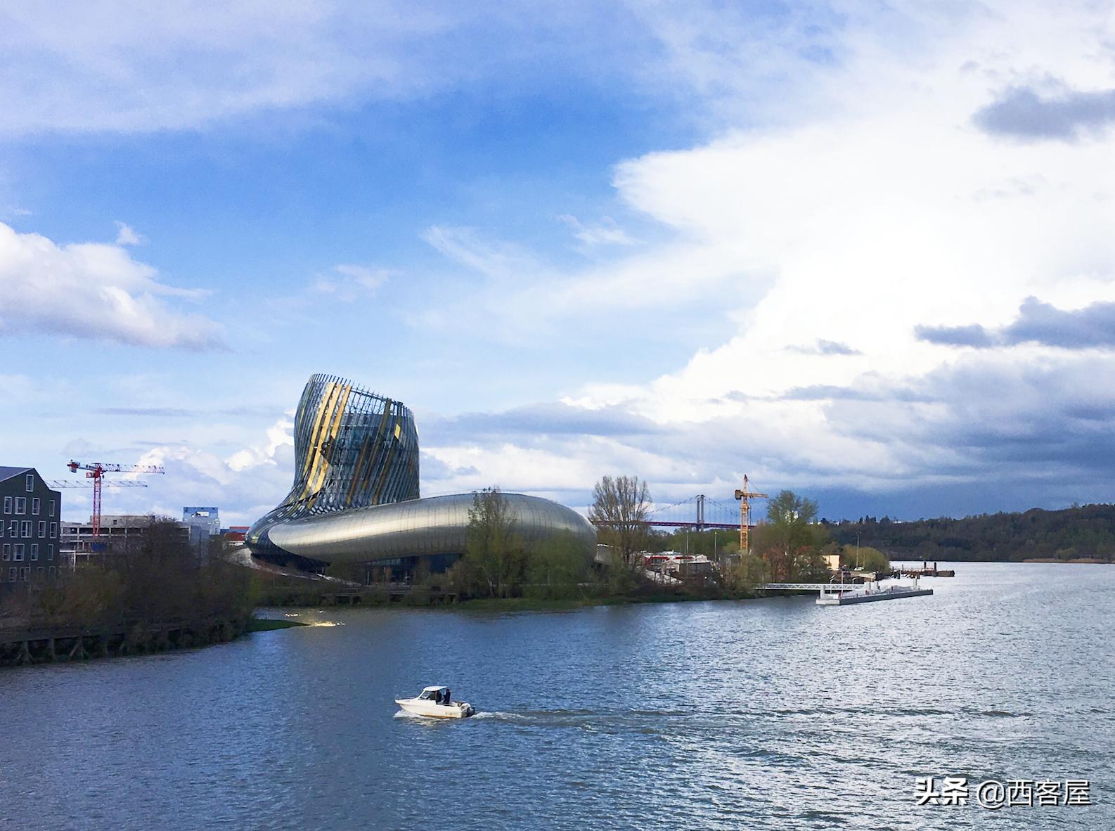 波尔多旅游详细攻略,法国巴黎一天攻略