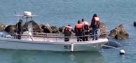 没停住！大连一辆SUV冲向海里 司机：车是借的