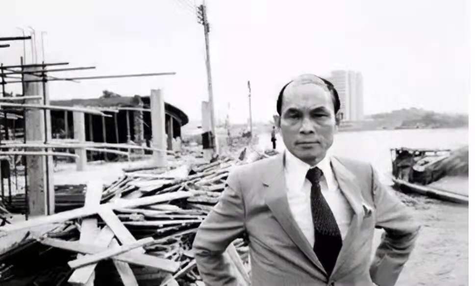 霍英东顶风“*私走**”，周恩来赞他患难之交，何鸿燊称其“不要命”