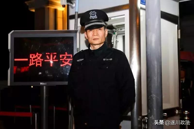 厦大51岁保安5年通过40多门考试,厦大保安考上厦大