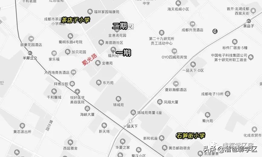 一路之隔的楼盘,一路之隔的小区