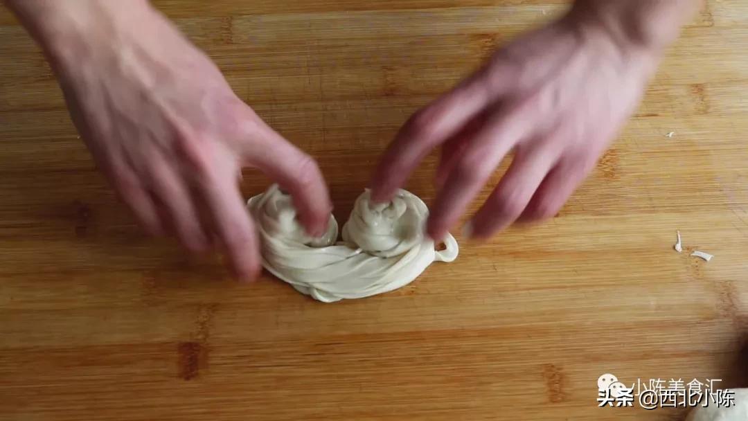 美味营养早餐“手抓饼”终于可以在家做了，按照方法操作特别简单