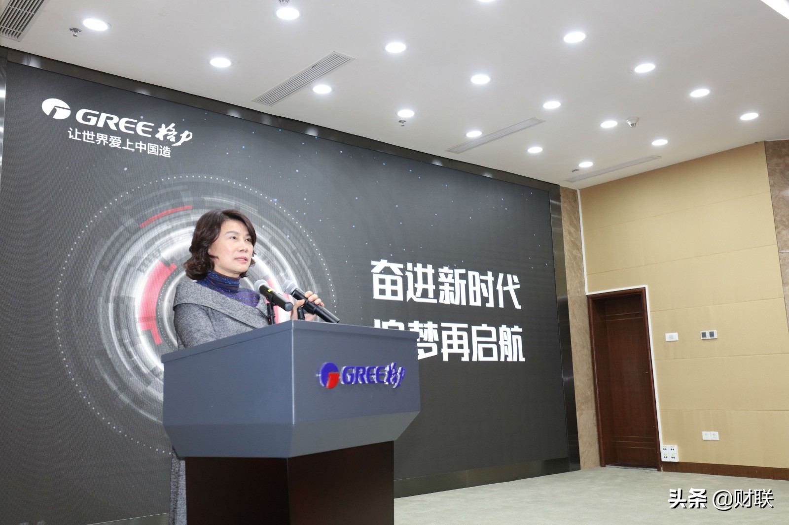 位居“空调老大”多年，如今被另一巨头拿下，董明珠输在了哪？