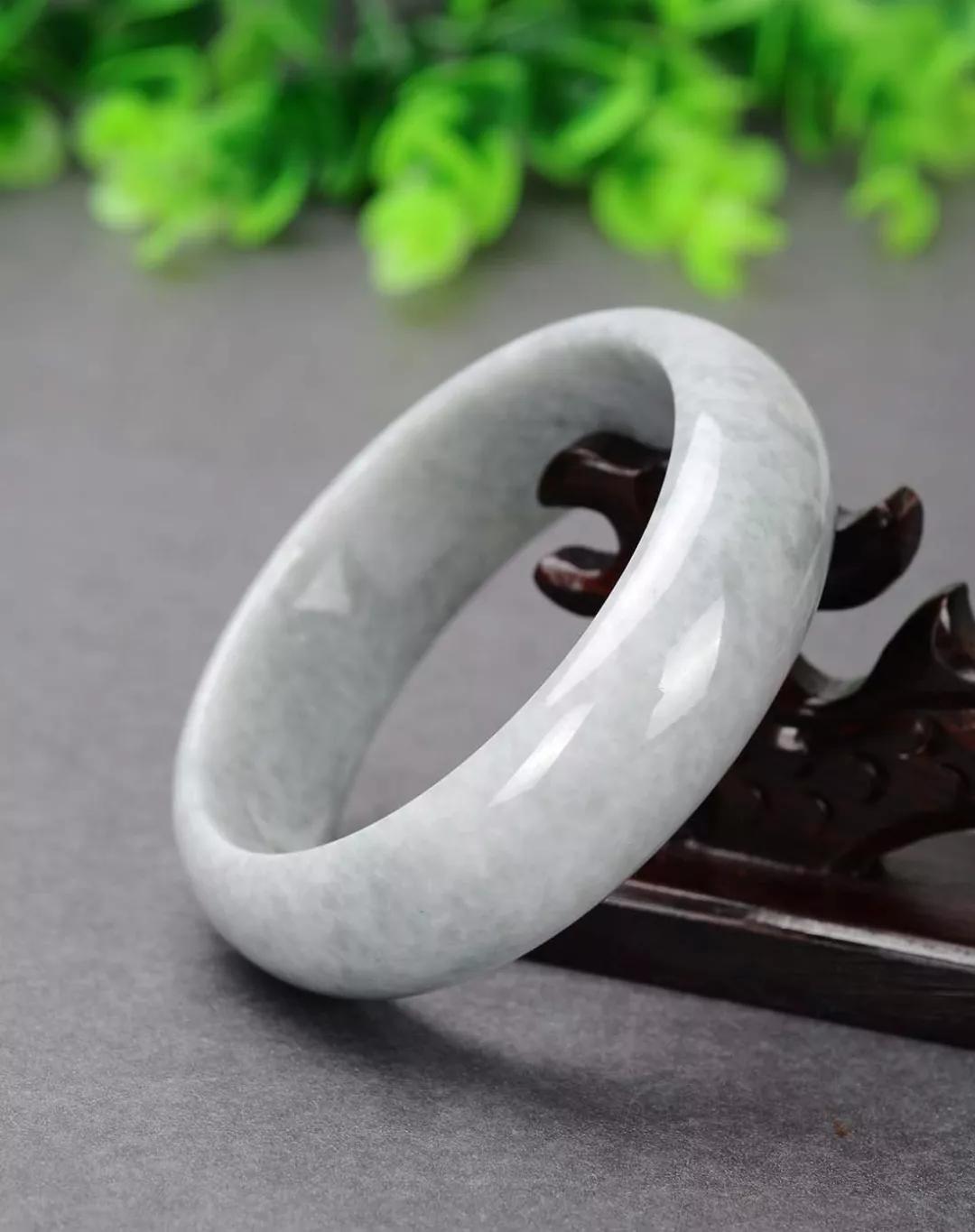 翡翠玻璃种冰种糯种豆种的区别,细豆种翡翠和糯种翡翠的区别