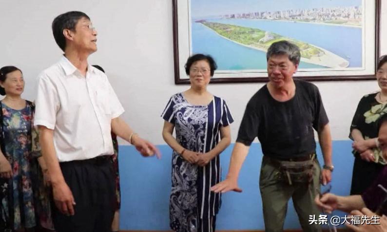 钢铁年代战友重逢,钢铁情怀