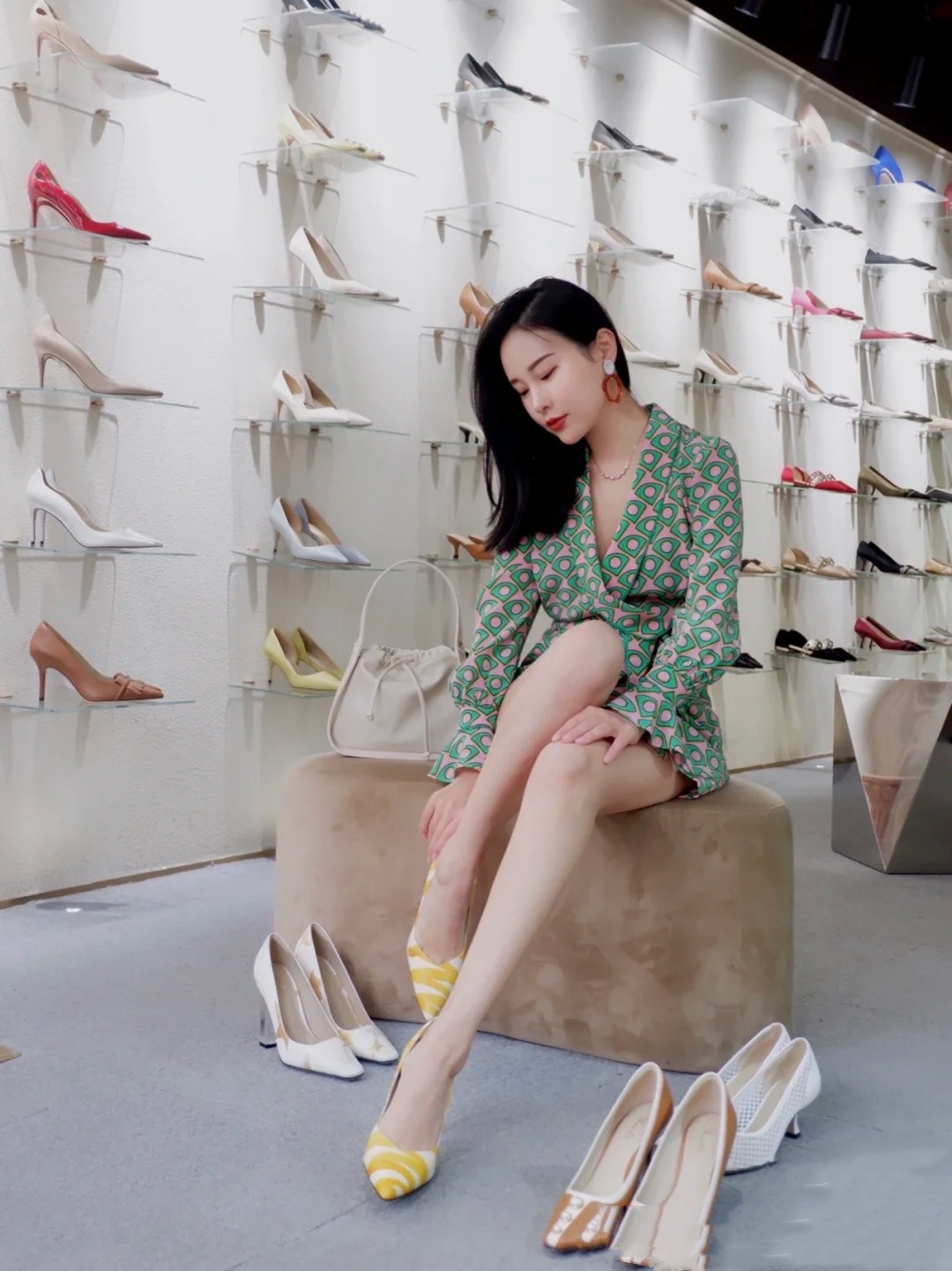 女人喜欢怎样的高跟鞋,女生都爱的高跟鞋品牌