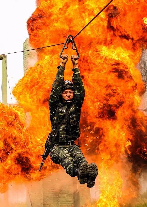 中国*警武**！是时候上头条了