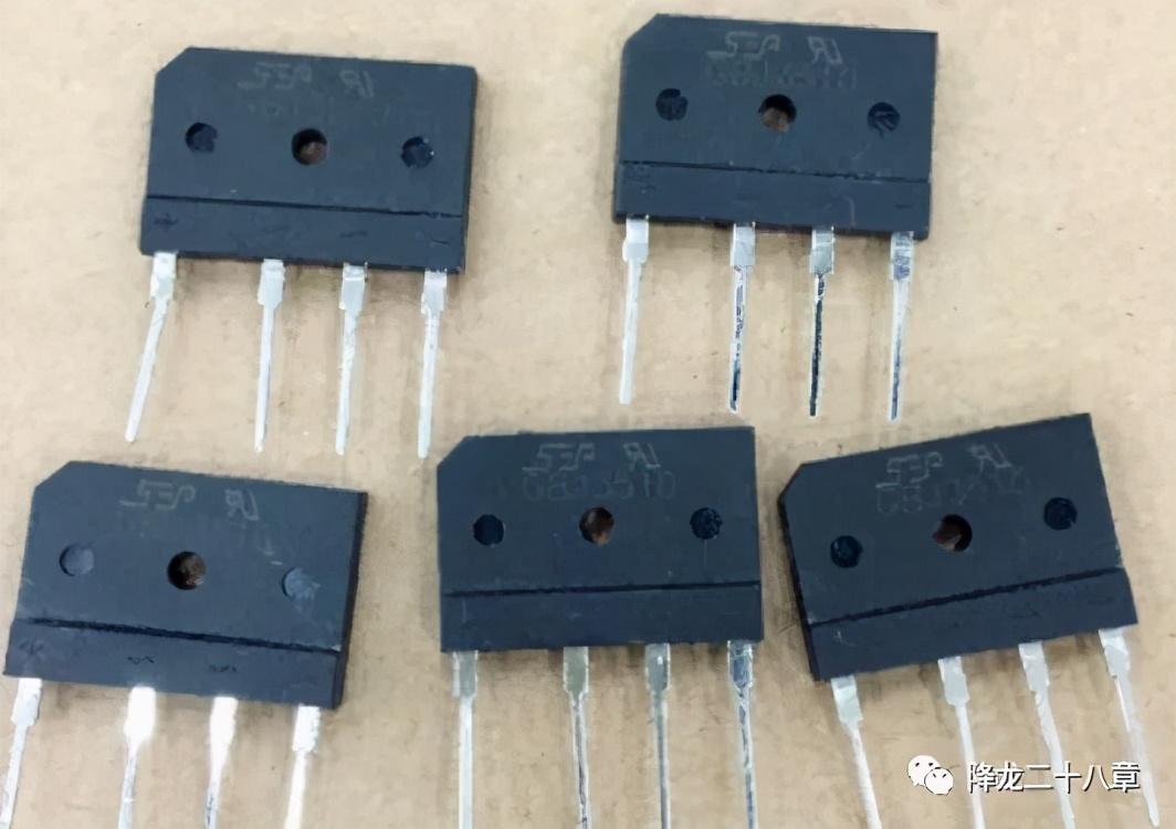 正常工作的二极管只能单向导电,晶闸管和二极管单向导电的区别