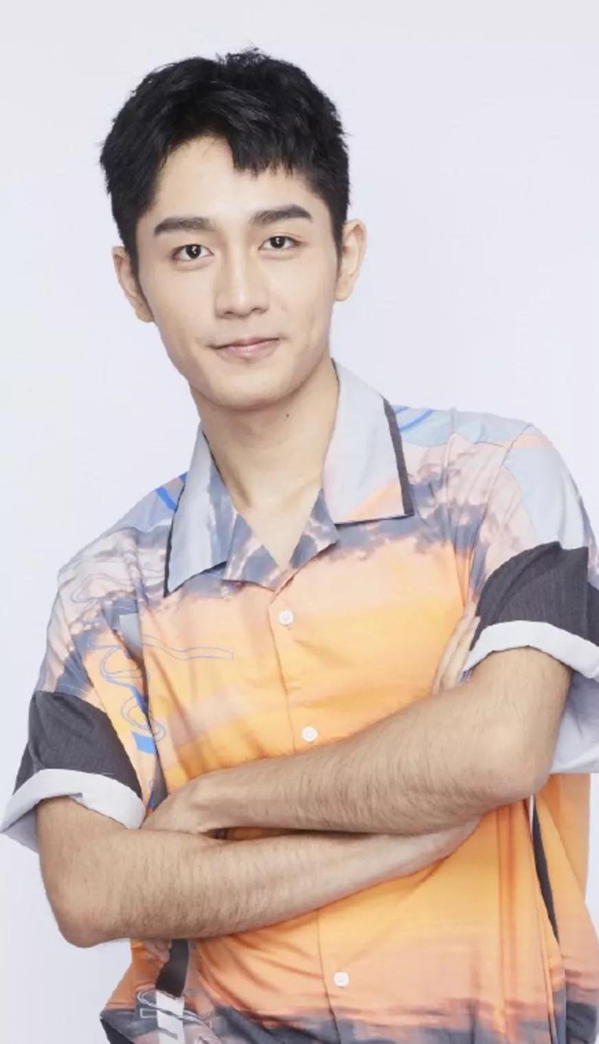 “沉浸式凡尔赛”杨悦：毕业于中传14播本，也是撒贝宁学弟