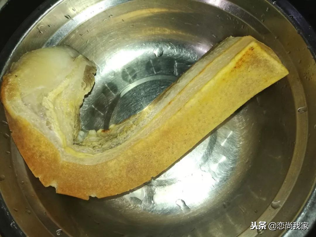 腊肉炒青椒的做法腊肉用不用煮熟,青椒和猪肉简直就是绝配