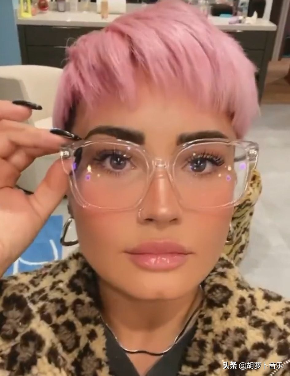 外媒评价打雷姐新专辑,打雷姐新专几点出