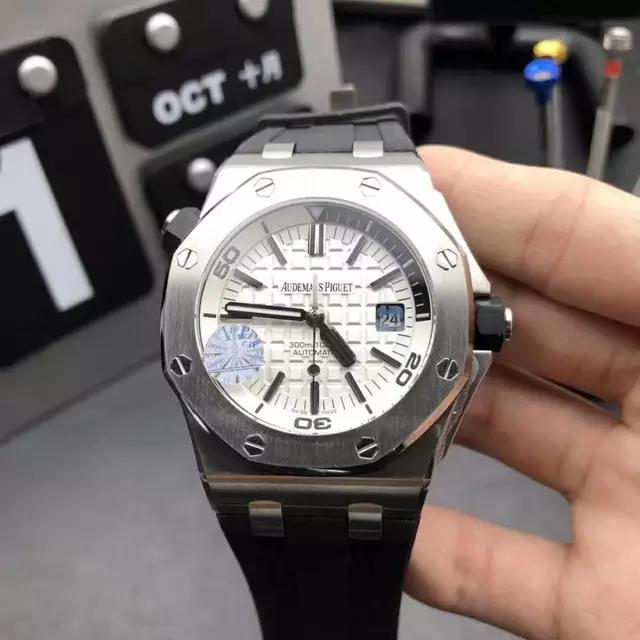 中国崛起!广州劳力士价还不到3000,贪婪的瑞士给老外上了一课