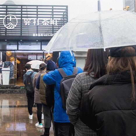 曝光！人广惊现1杯“少女*身失**茶”，快被小姐姐排疯了！