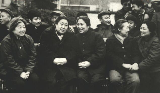 绝版合影视频完整版,80年代怀旧合影图片大全