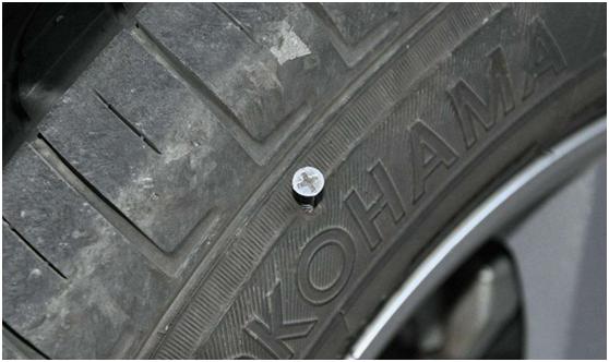 轮胎总被扎有什么说法,轮胎经常人为被扎怎么办