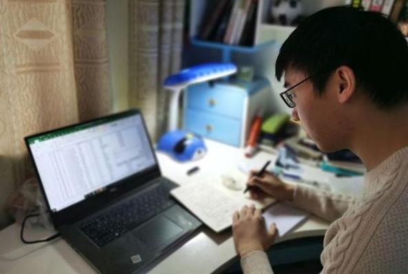 大学生的“私下交易”，只顾一时生活享乐，损害的是自己的未来