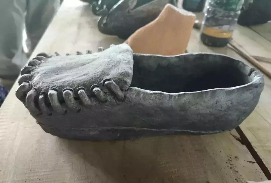 走遍中国的“寻鞋哥”来了!这回居然换上“军乐造”