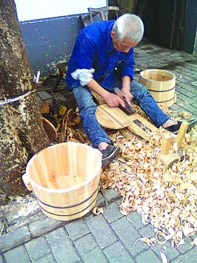 箍桶消失的老人,记忆中的老行当箍桶匠