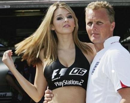 她成英超“靓丽风景线”，人气比贝克汉姆还高，看到她身材懂了！