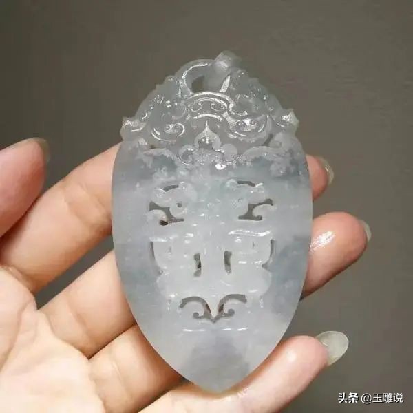 五百块的翡翠料子手工雕刻值得吗,雕刻翡翠牌子加工费多少一个