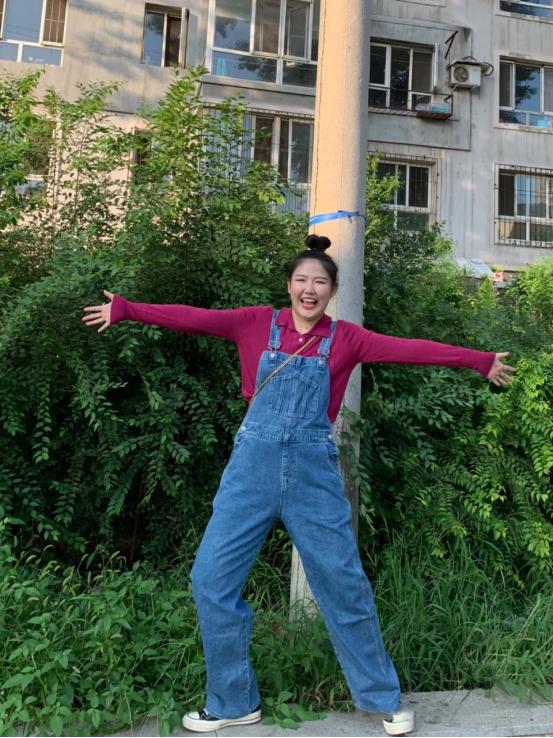 大码显瘦春季长款风衣搭配,时尚长款风衣搭新款牛仔裤