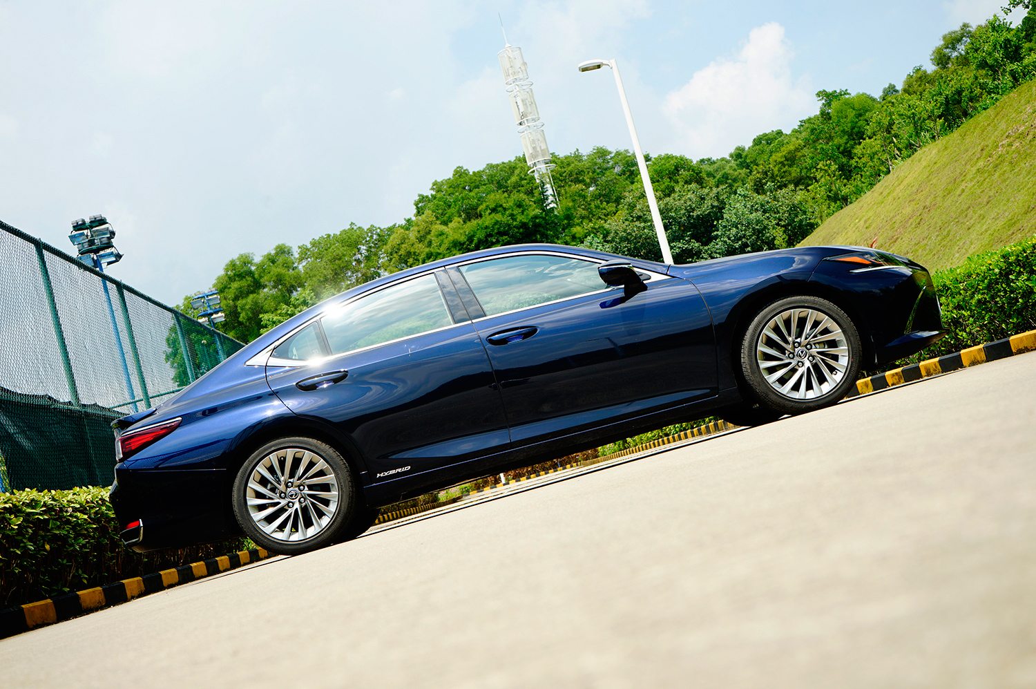 奥迪a6l和雷克萨斯es300h哪个保值,2022款雷克萨斯es300h臻享版试驾