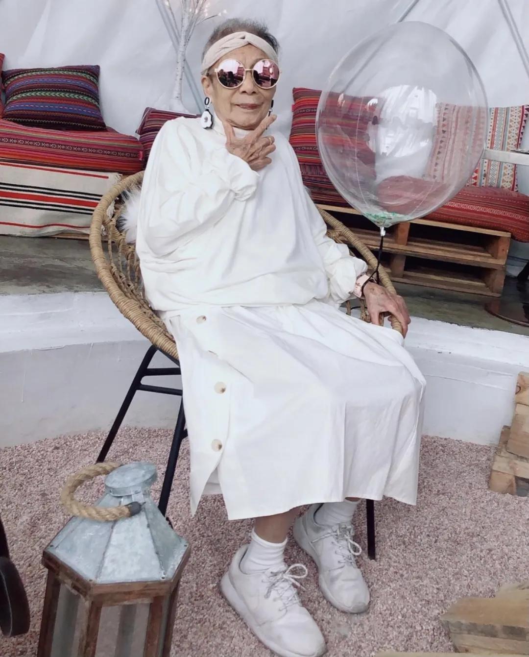 麦当娜50岁时穿衣打扮,61岁麦当娜自曝秀出美貌不减年华