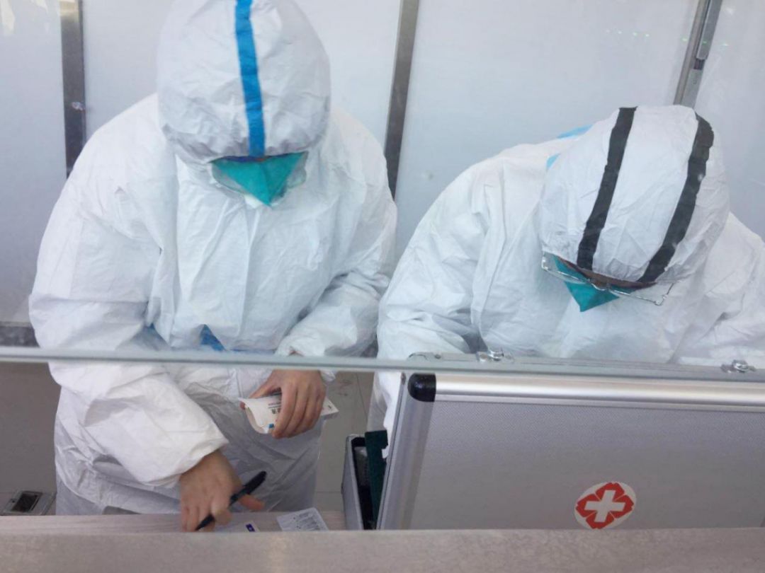 疫情防控重担在肩,投身于光荣且伟大的防疫工作