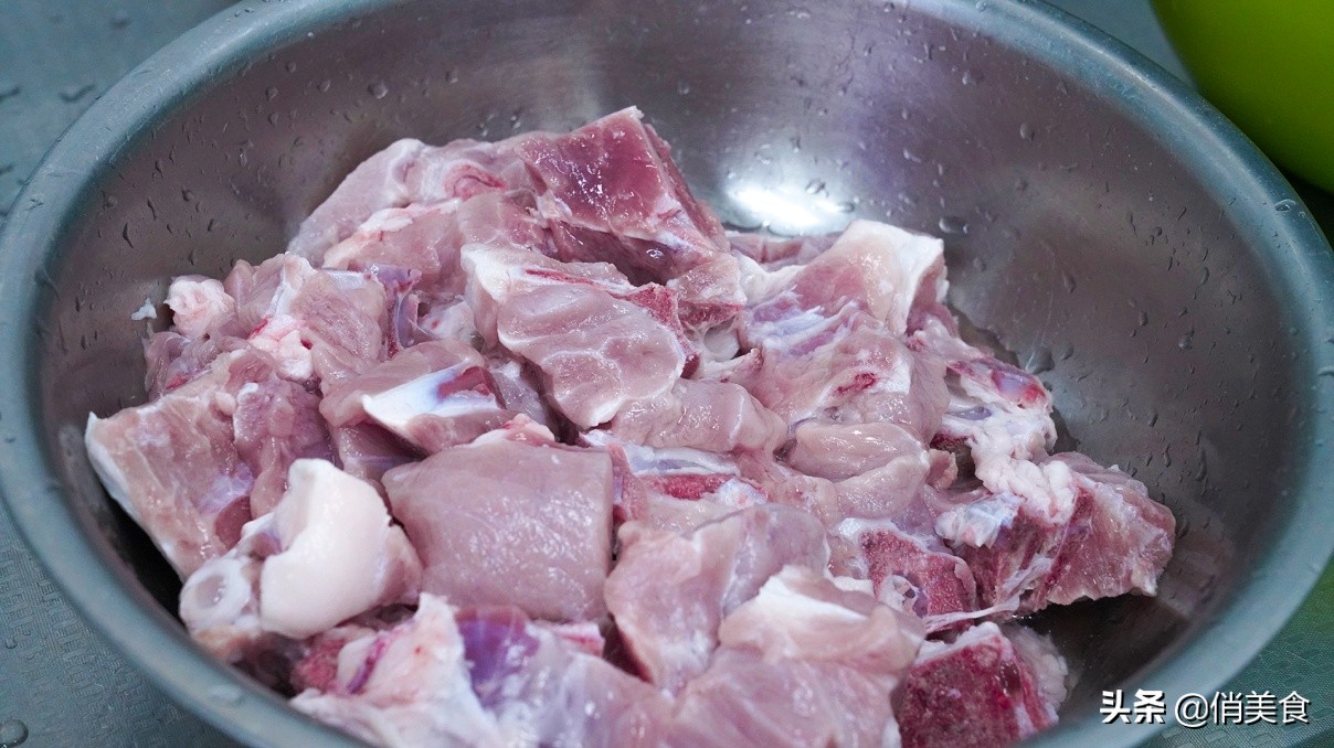 炖排骨汤千万别加水,炖排骨时切记不要先焯水