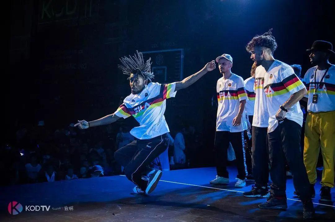 贵人鸟退市的原因,贵人鸟退市危机