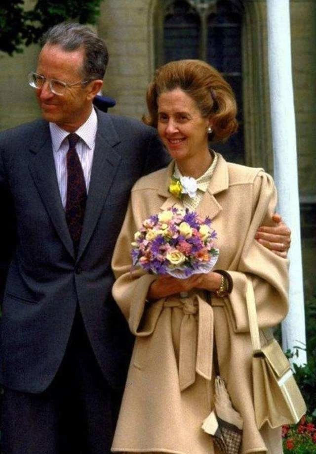 帅炸天，独宠不育王后33年，比利时“鲜肉”国王太苏了吧