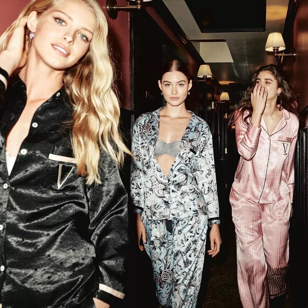 即使不出门也要穿出睡衣的别致,穿睡衣成了一种时尚