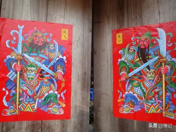 中国贴的门神一般是什么,门神的正确贴法哪个在左哪个在右