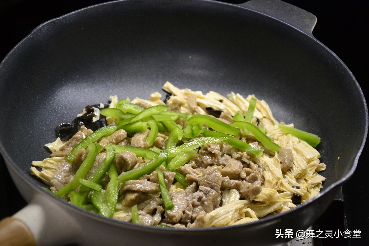 泡发腐竹有窍门,泡发腐竹用凉水还是热水