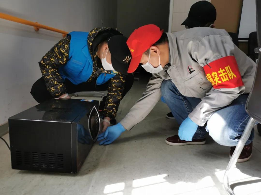 他一直都在诗歌,她一直都在作文600字