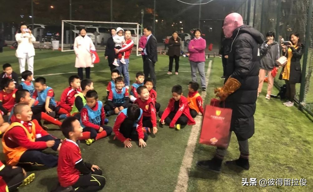 青岛红狮足球俱乐部,青岛红狮足球比赛